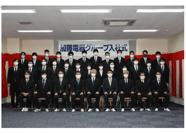入社式集合写真2021